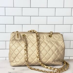Vintage 1989-1991 CHANEL Matelasse Chain Hand Bag Caviar Skin Beige Gold CC